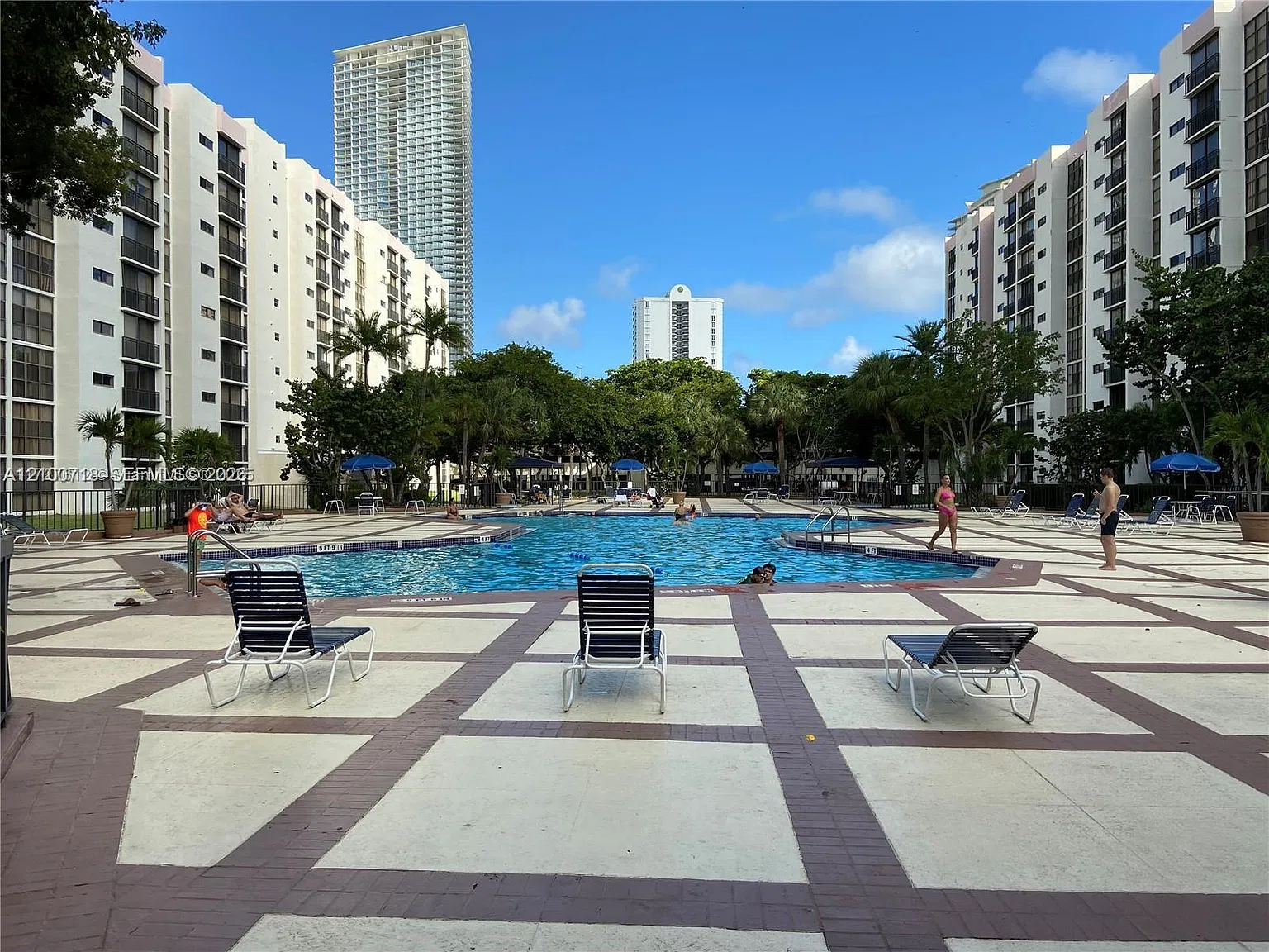 Plaza Of Americas Condo P — Photo 3