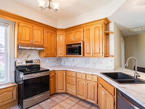 3rd image of 5012 1/2 Cass St #1/2