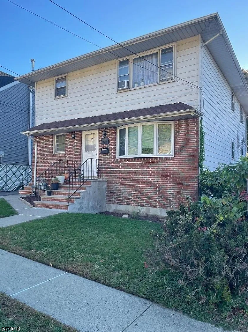 3 bed, 1.0 bath, $2,700 — Photo 2