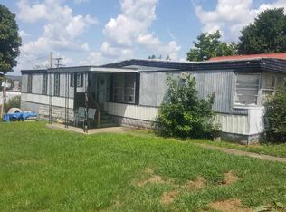 202 E 4th St, Grayson, KY 41143