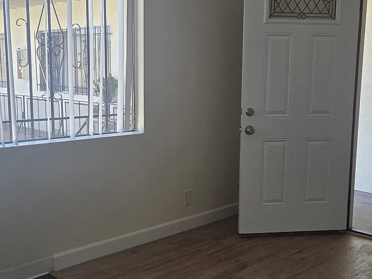 570 E Pleasant St #5 — Photo 3