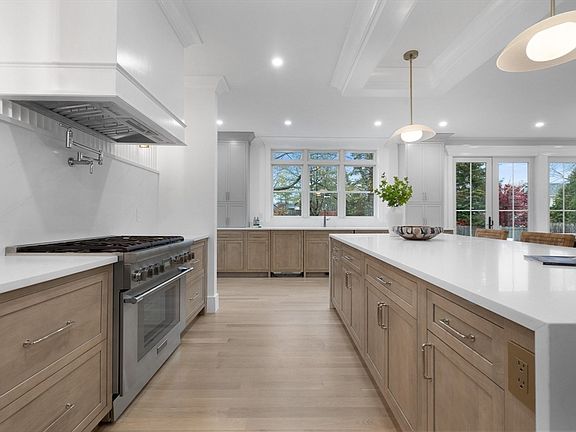 5th image of 26 Beacon Ave