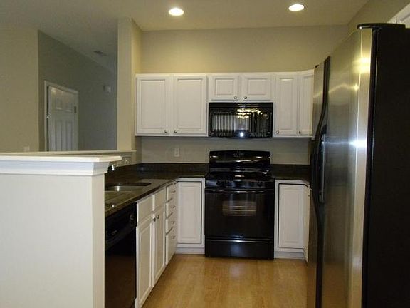 3rd image of 1236 Park Dr