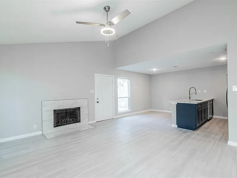 915 Sirocco Dr #B — Photo 12