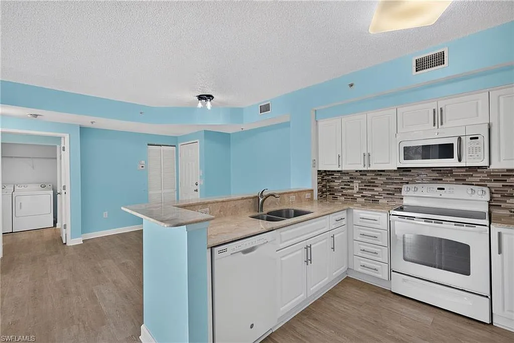 2 bed, 2.0 bath, 1059 sqft, $2,200 — Photo 3