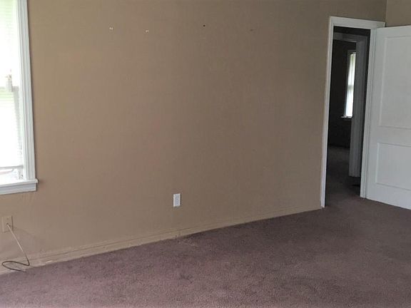 3rd image of 1220 NE 38th St