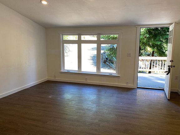 4th image of 261 NE Anchor Dr