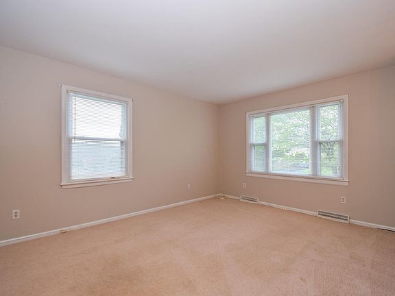 3rd image of 4134 Woodvale Dr