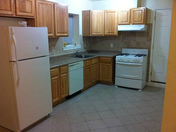 LARGE KITCHEN