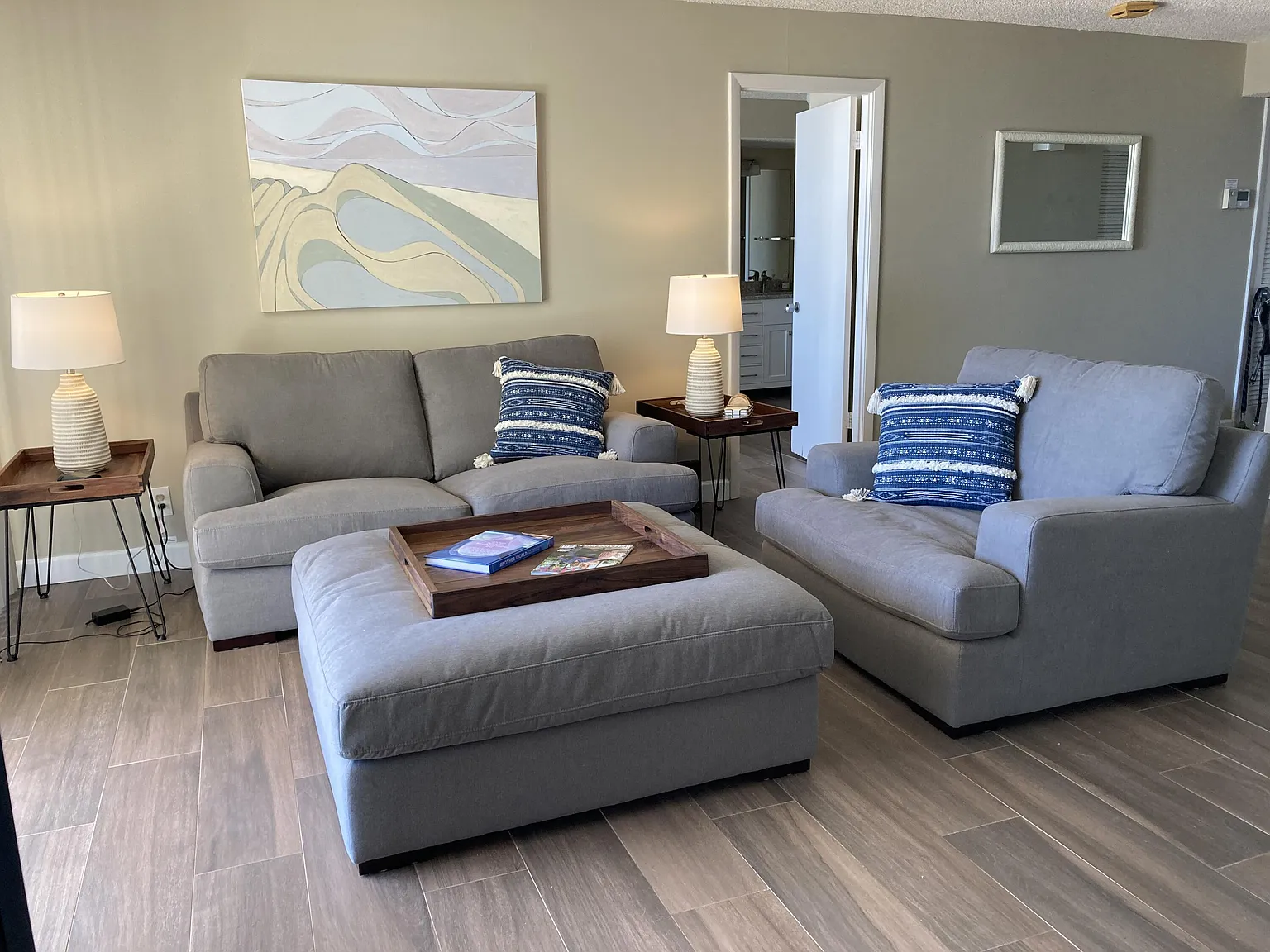 2 bed, 2.0 bath, 1170 sqft, $8,500 — Photo 3
