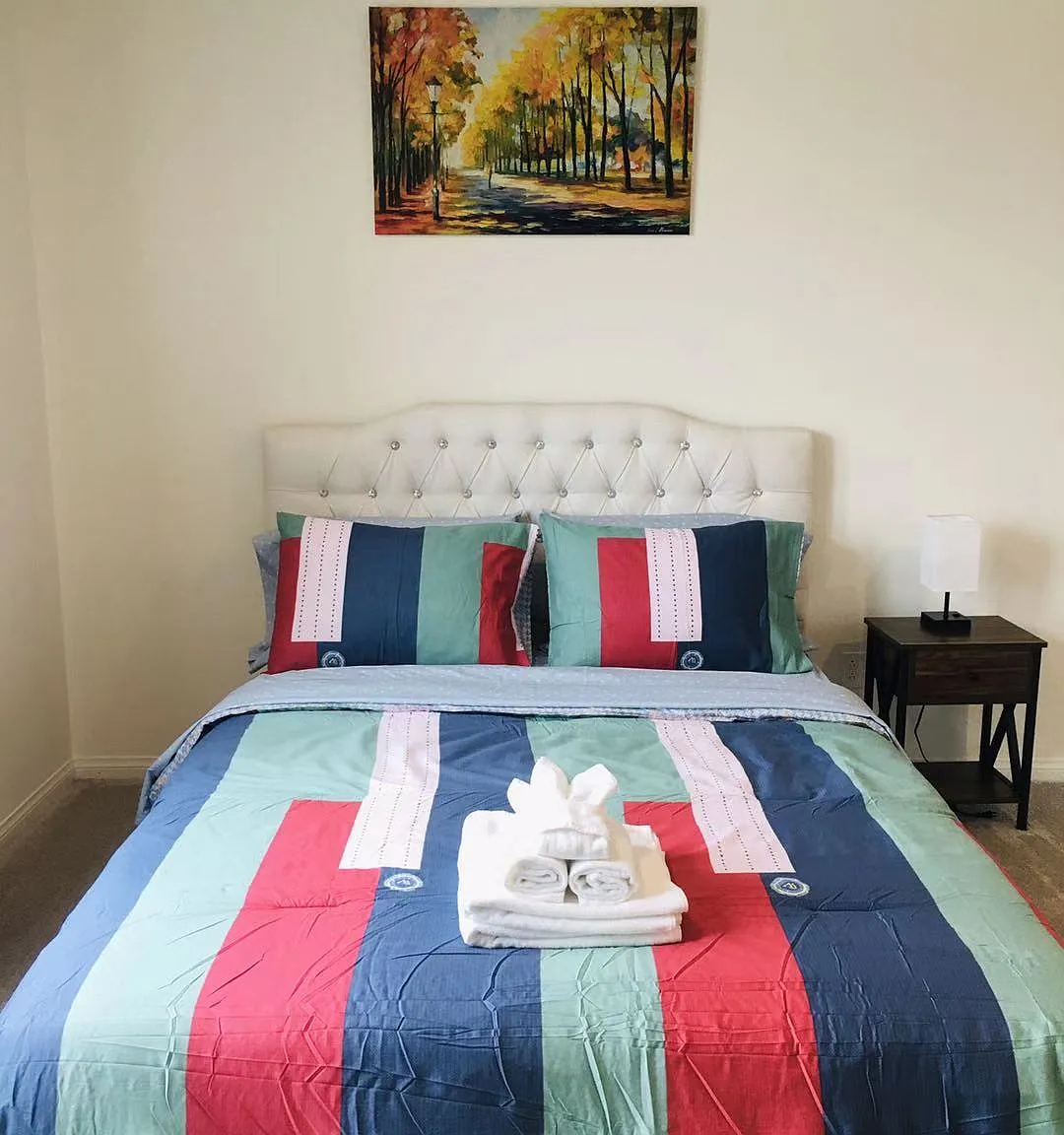 6 bed, 2537 sqft, $900 — Photo 3