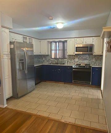 3rd image of 2713 W Mistletoe Ave