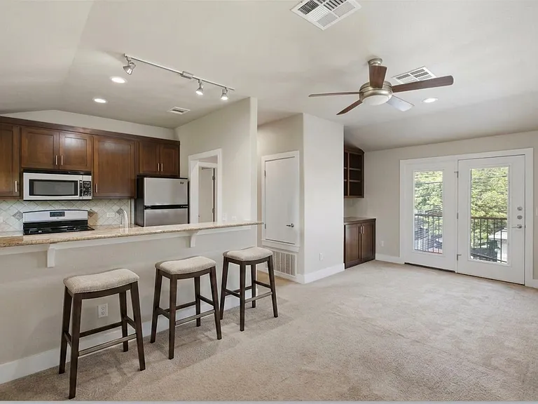 1315 W Anderson Ln #B — Photo 14