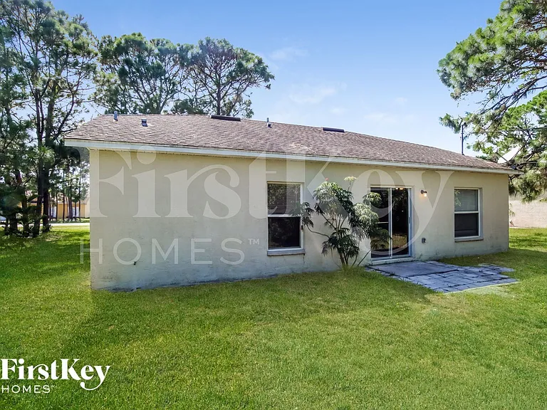 1155 Schumann Dr — Photo 15