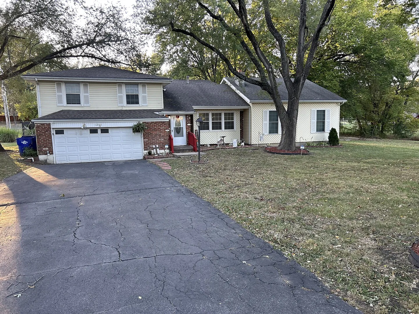 Olathe Hide Away — Photo 1