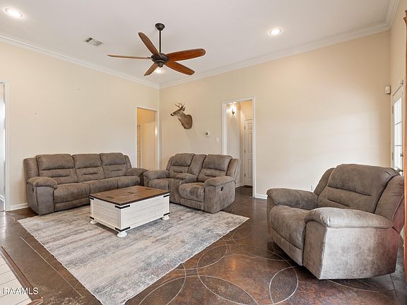 5th image of 113 Doncaster Cir