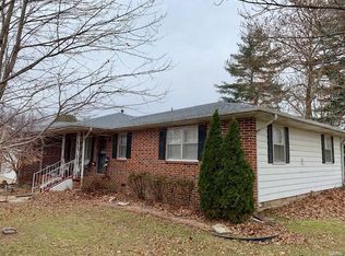305 E 9th St, Mountain Grove, MO 65711