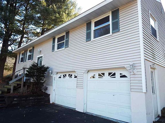 2nd image of 14 Cambridge Dr