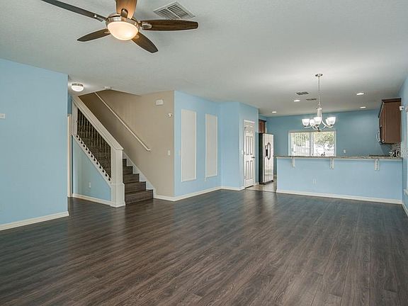 5th image of 905 Cloverwood Way