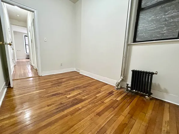 215 East 25th Street image 7 of 11