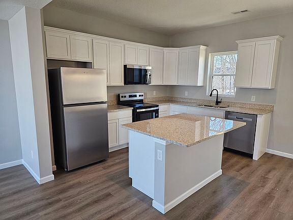 3rd image of 3983 Creek Hill Dr