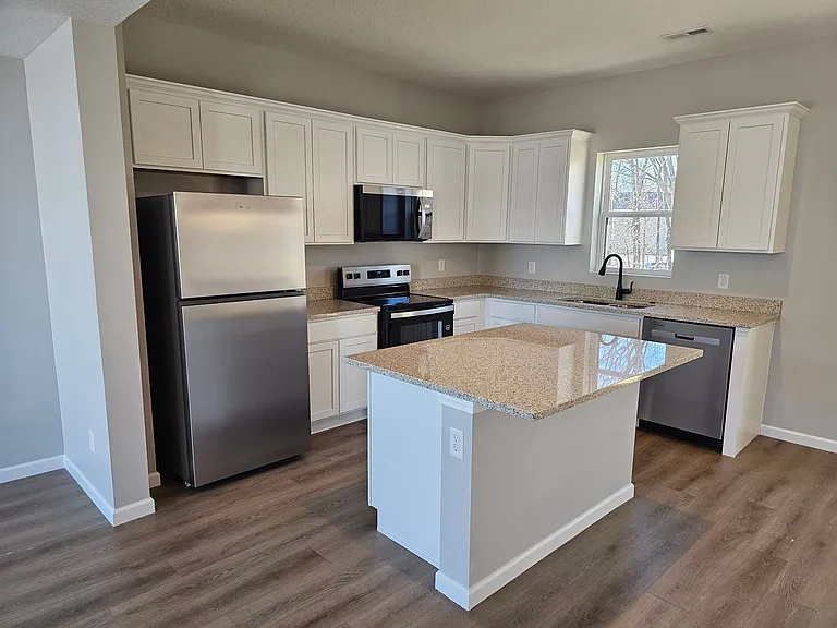 3983 Creek Hill Dr — Photo 3