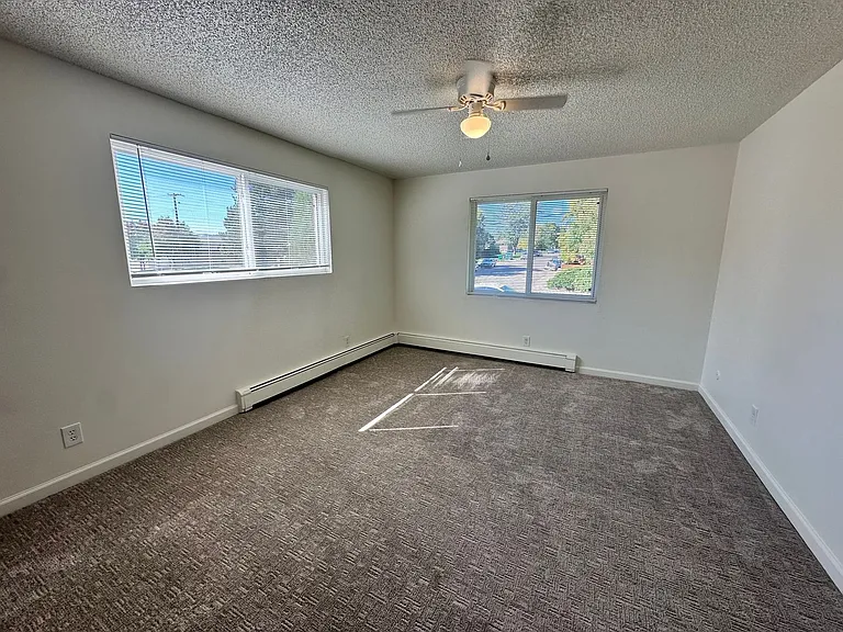 720 Moore St — Photo 4