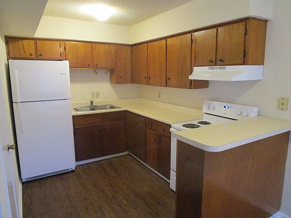 4th image of 718 W Russell Pl #1