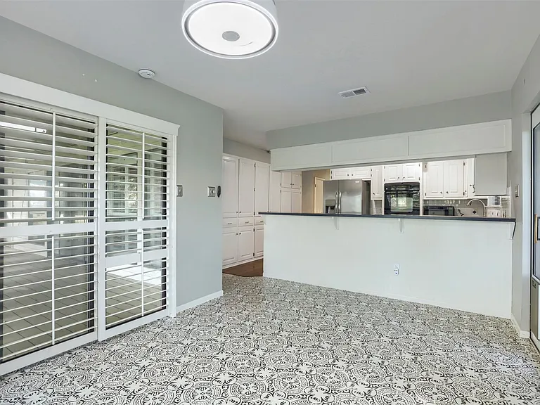 208 Crescent Blf — Photo 10