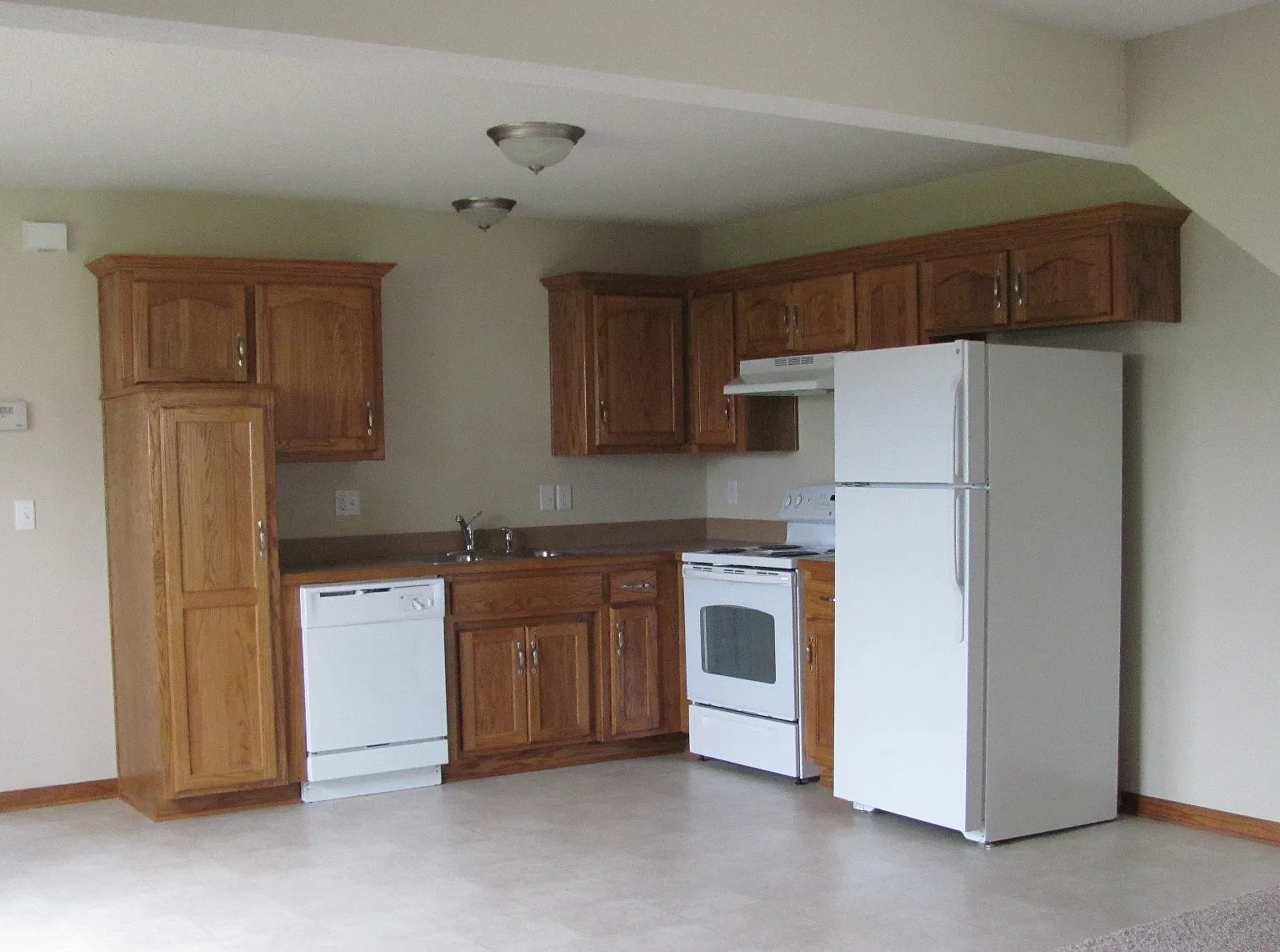 3 bed, 2.5 bath, 1400 sqft, $1,695 — Photo 4