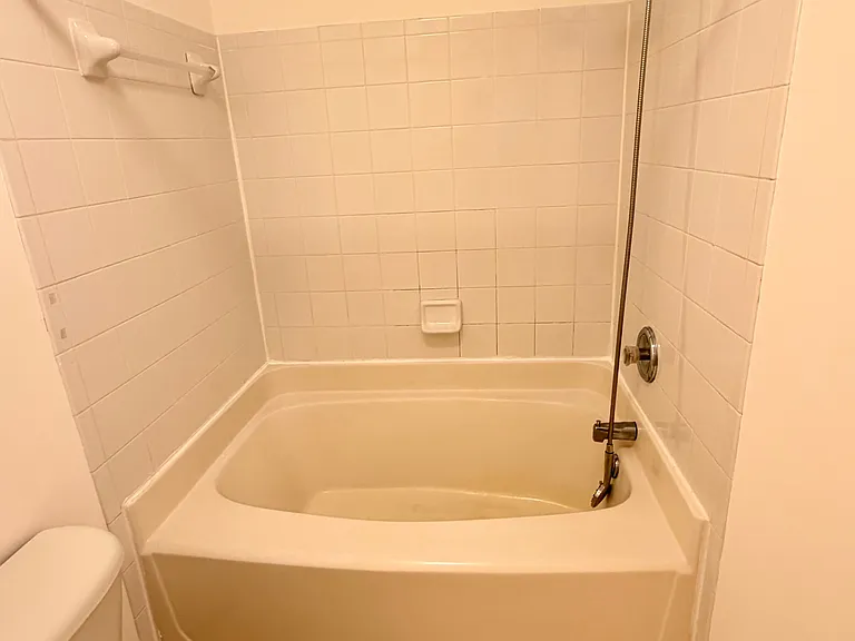 625 Heath Pl — Photo 16