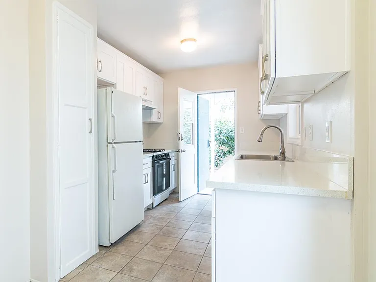 524 Linden Ave — Photo 22