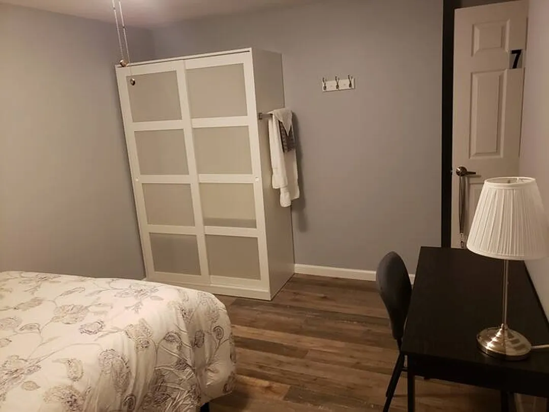 8 bed, 1760 sqft, $1,100 — Photo 1