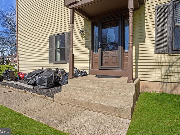 5th image of 127 Parkview Way