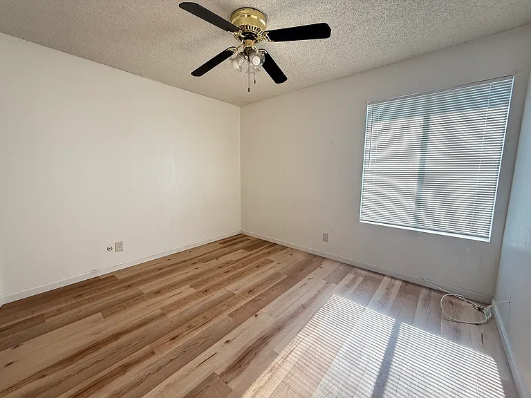 595 W Alamos Ave — Photo 13