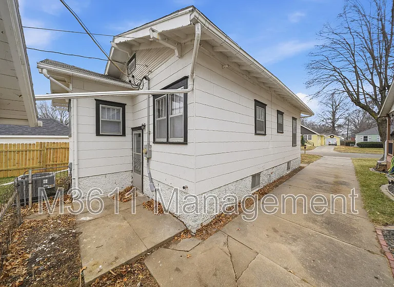 6928 Ballard Ave — Photo 4