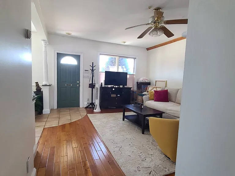 3591 Merrick Rd — Photo 4