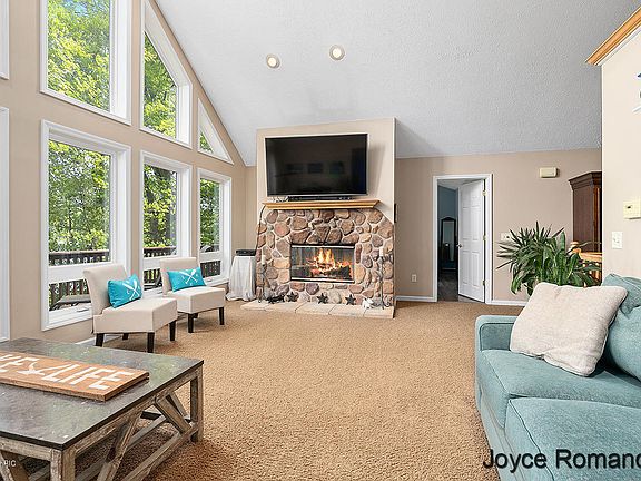 5th image of 12595 Blue Lake Point NE