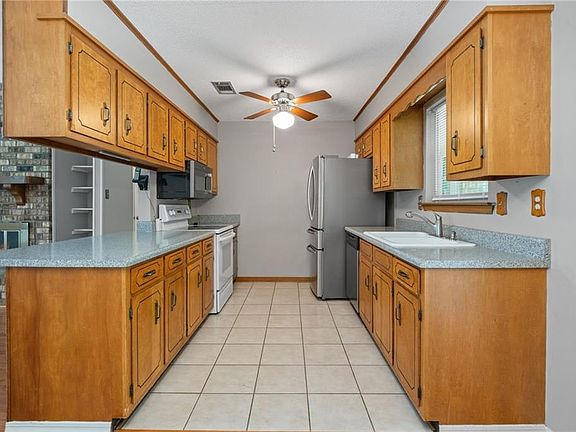 4th image of 2602 Meadowview Dr