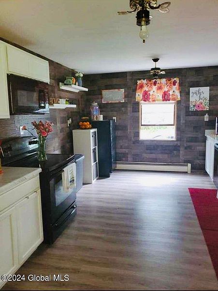 5th image of 152 E River Drive