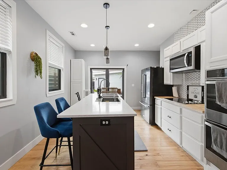 1605 English Ave — Photo 6