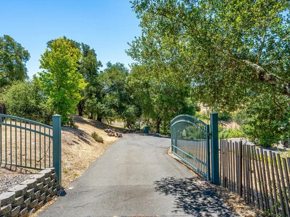 1055 Sundown Trail, Santa Rosa, CA 95404