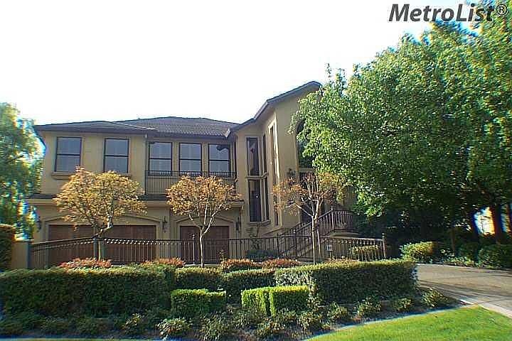 2nd image of 4520 Saint Andrews Dr