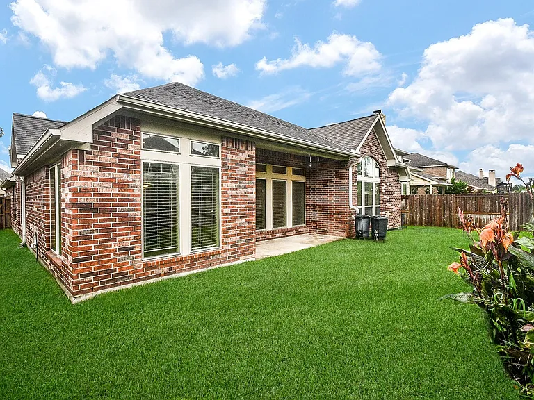 2911 Village Brook Ln — Photo 31