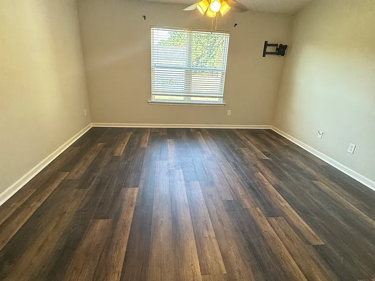 1617 Friendly Rd — Photo 18