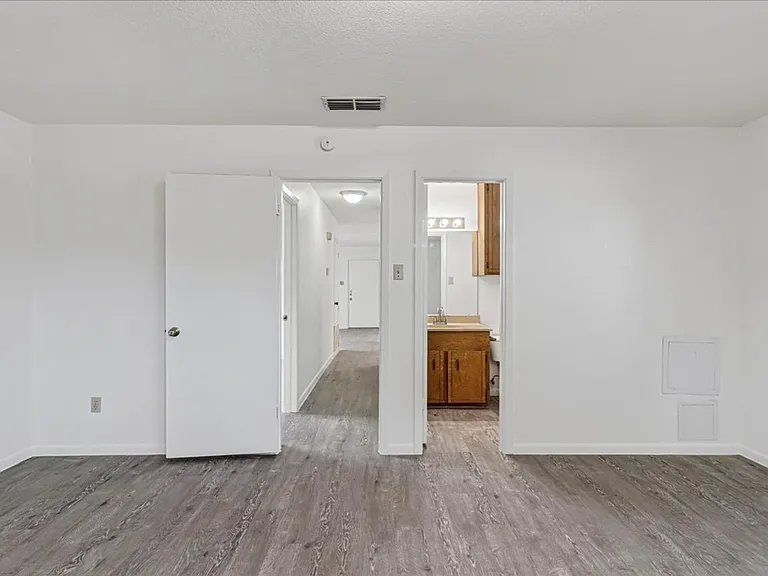 1622 La Joya St — Photo 23