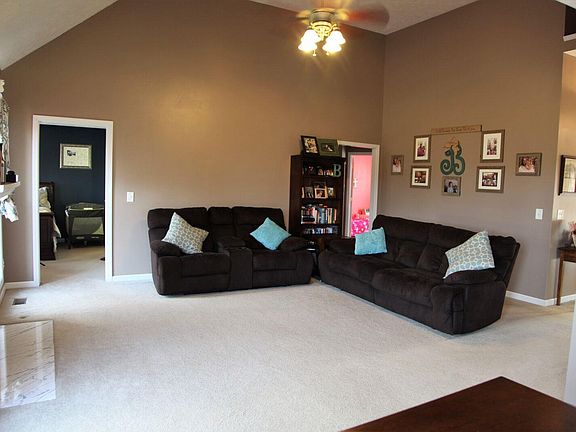 2nd image of 1009 Washington Dr
