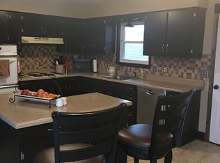1911 Lakeview Dr, Ava, MO 65608