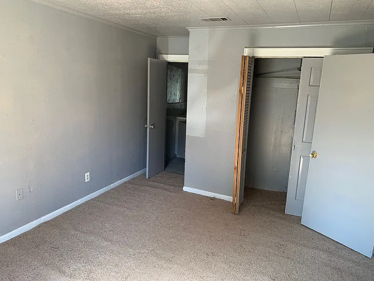 3032 Desoto St — Photo 2