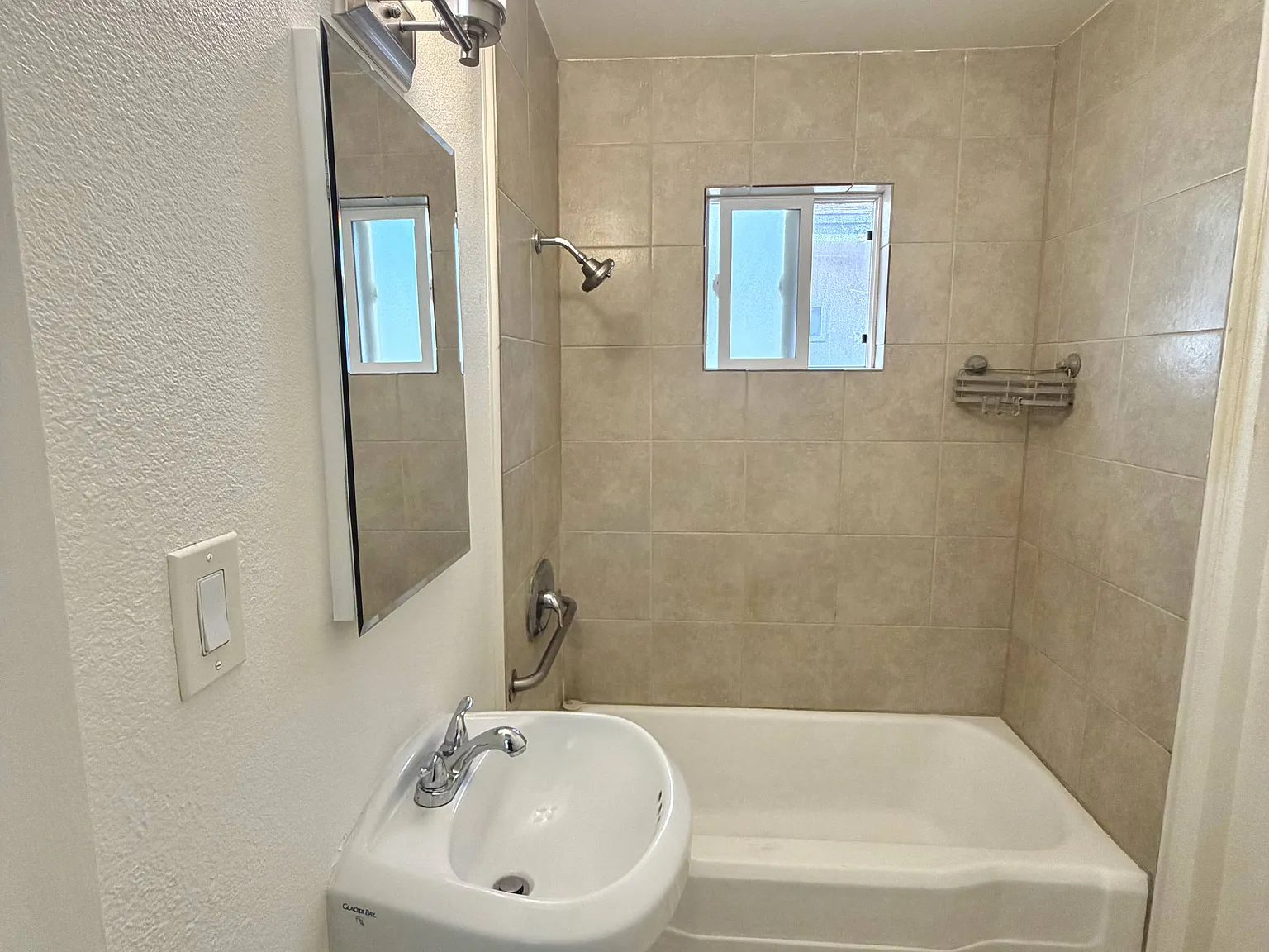 1 bed, 500 sqft, $1,600 — Photo 3